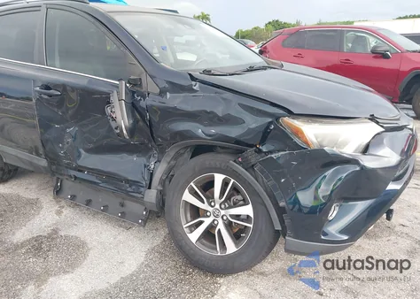 2017 Toyota Rav4 Xle z USA, uszkodzony, nr VIN JTMWFREV5HD098643